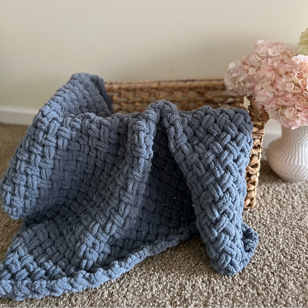 Handmade Chunky Knitted Blanket Super Soft And Cozy
34×36"